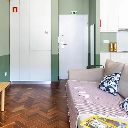 Apartment Plum Guide - Juniper & Cream